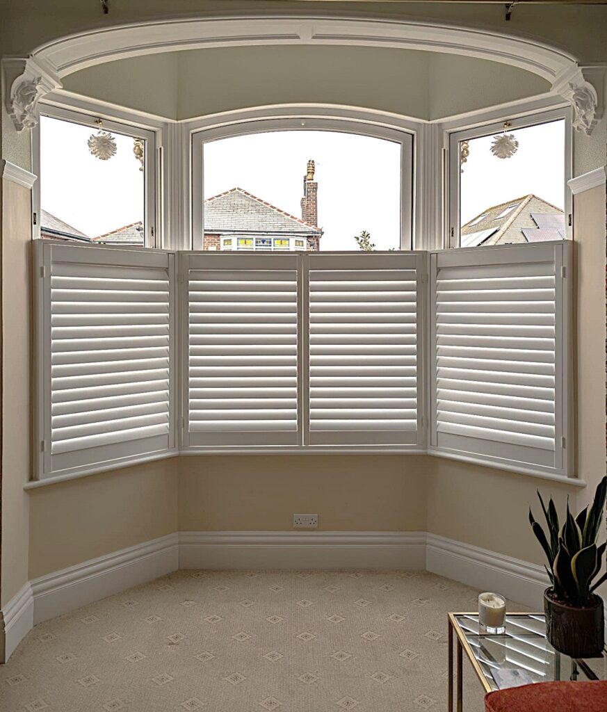Bay window shutter